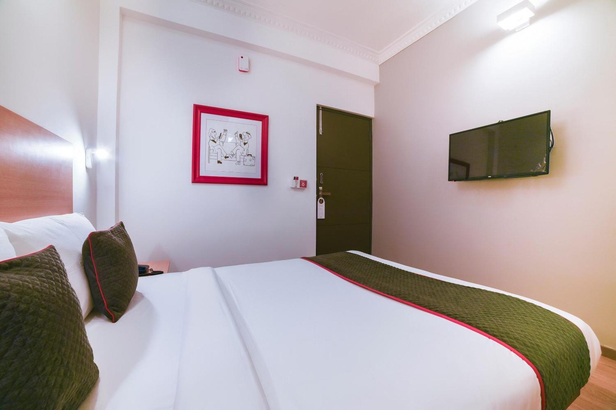 Hotel Collection O Vadapalani Chennai Esterno foto