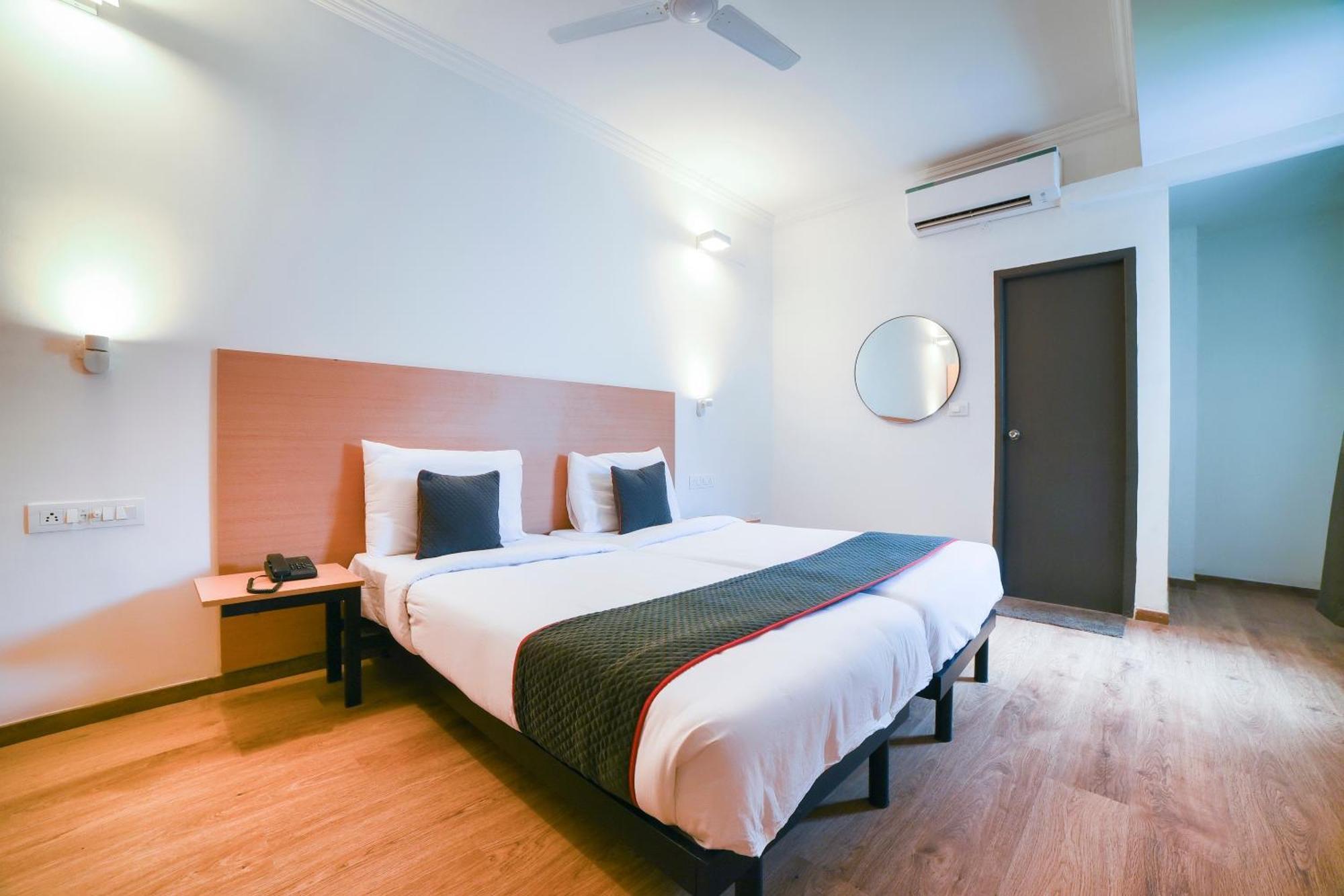 Hotel Collection O Vadapalani Chennai Esterno foto