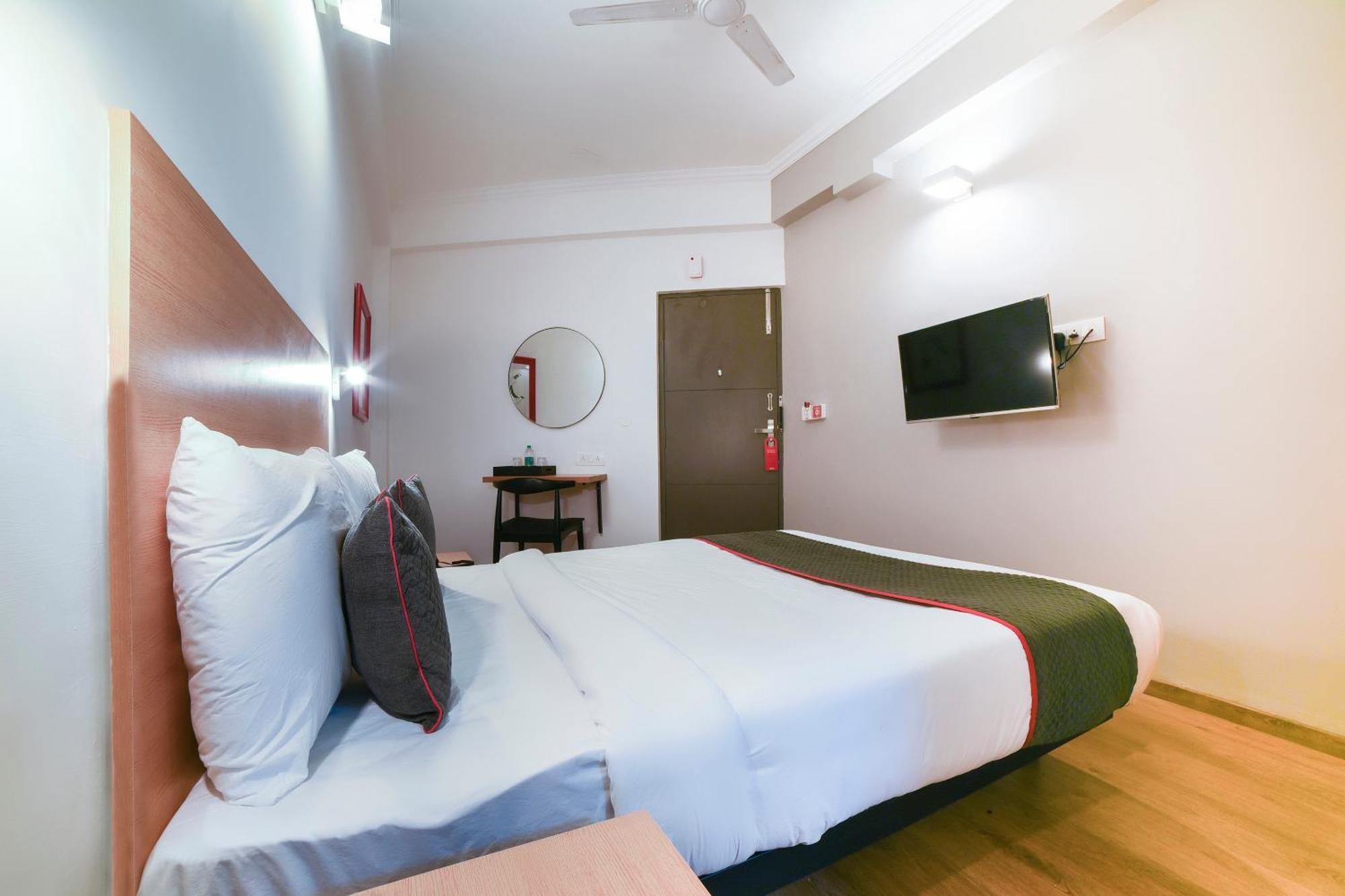 Hotel Collection O Vadapalani Chennai Esterno foto