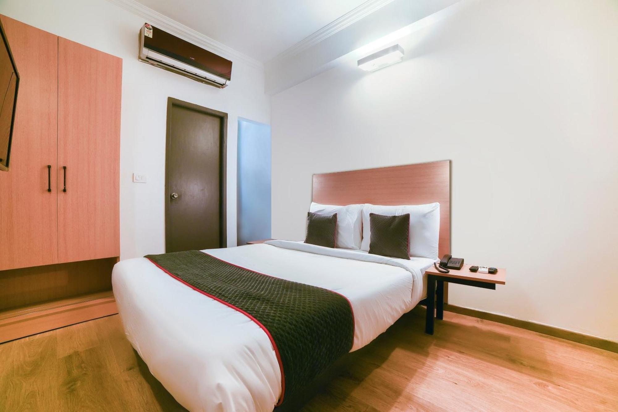 Hotel Collection O Vadapalani Chennai Esterno foto