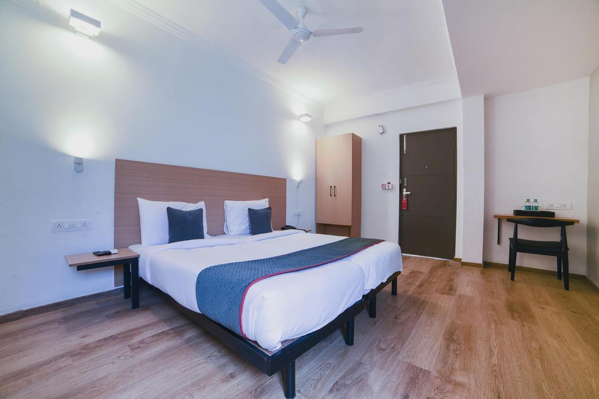 Hotel Collection O Vadapalani Chennai Esterno foto